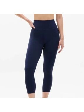 Athleta Ultra High Rise Elevation Capri navy blue leggings sz Medium